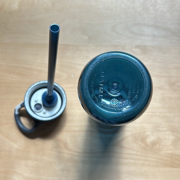 COPY - Contigo brand 24 oz. plastic water bottle, BPA free - Picture 4 of 4